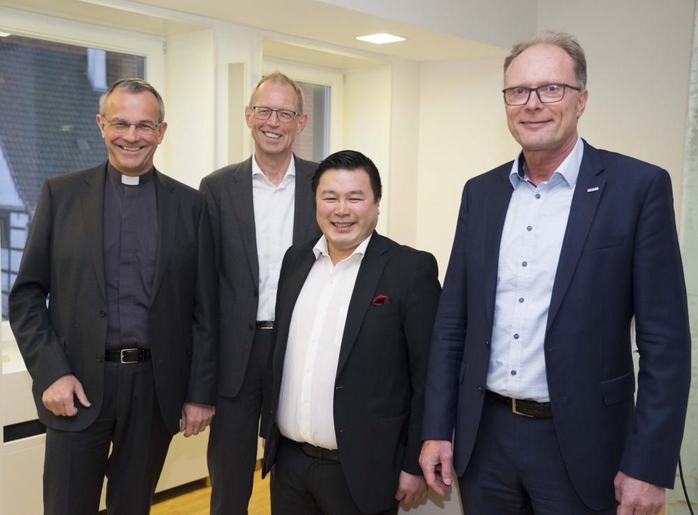 Sprachen beim Kommende-Forum in Dortmund über das Thema „Digitale Ethik“ (v.l.): Prälat Dr. Peter Klasvogt, Detlef Herbers, Dr. Nhiem Lu und Dirk Wettlaufer. Foto: Michael Bodin / Erzbistum Paderborn