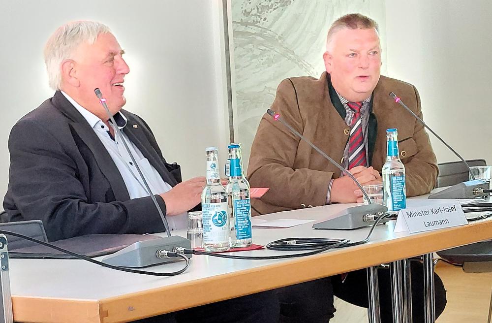 Minister Karl Josef Laumann und Christian Jostes diskutierten engagiert mit dem Publikum