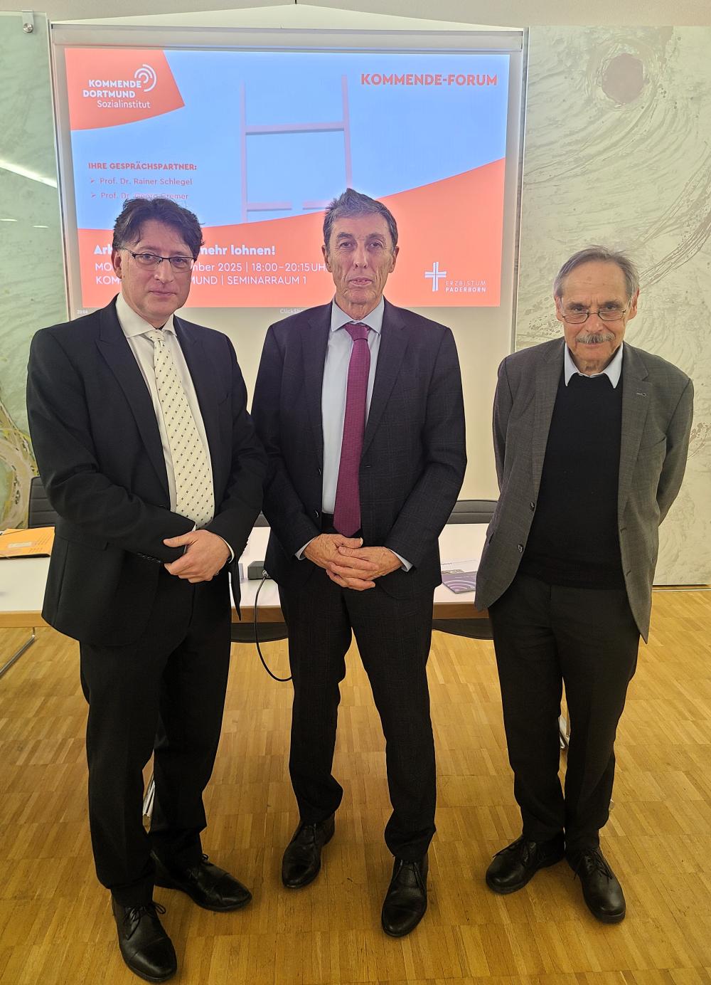 Prof. Dr. Georg Cremer, früherer Generalsekretär beim Dt. Caritasverband (v.l. n.r.), Prof. Dr. Rainer Schlegel, Präsident am Bundessozialgericht a.D, Dr. Andreas Fisch, Referent für Wirtschaftsethik in der Kommende Dortmund