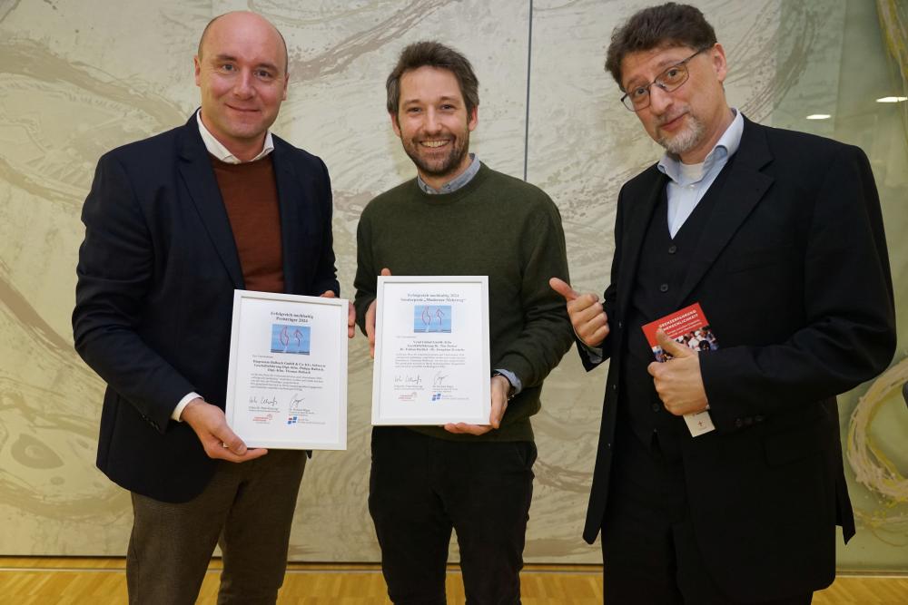 Unternehmerpreis „Erfolgreich nachhaltig“ (v.l.): Philipp Halbach (Diagramm Halbach GmbH & Co. KG), Dr. Tim Breker (Vytal Global GmbH) und Dr. Andreas Fisch (Kommende Dortmund), Foto: Michael Bodin / Erzbistum Paderborn