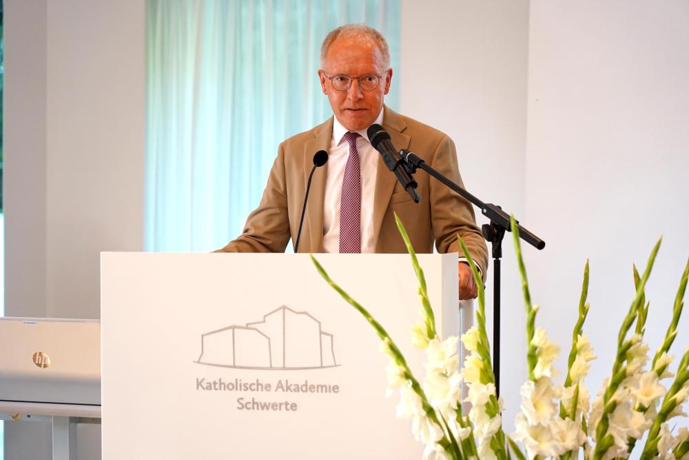 Prof. Dr. Dr. Karl-Rudolf Korte (NRW School of Governance) hielt den Festvortrag zum Thema „Zumutungsmut – Über Wählen und Regieren in der Aufregungsdemokratie“. Foto: Michael Bodin / Erzbistum Paderborn