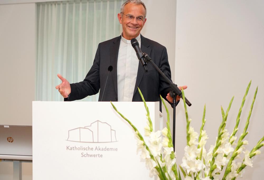 Prälat Dr. Peter Klasvogt freut sich auf seine neue Aufgabe als Rektor der Erzbruderschaft zur schmerzhaften Muttergottes und Leiter des Päpstlichen Priesterkollegs am Campo Santo Teutonico in Rom. Foto: Michael Bodin / Erzbistum Paderborn
