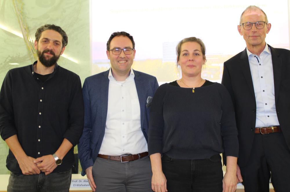 Sie gestalteten das Kommende-Forum (v.l.): Prof. Dr. Aladin El-Mafaalani, Robert Kläsener (Kommende Dortmund), Sarah Gyulay (Konrektorin Schule am Hafen) und Kommende-Direktor Detlef Herbers. (Foto: Wolfgang Maas | Der DOM) 