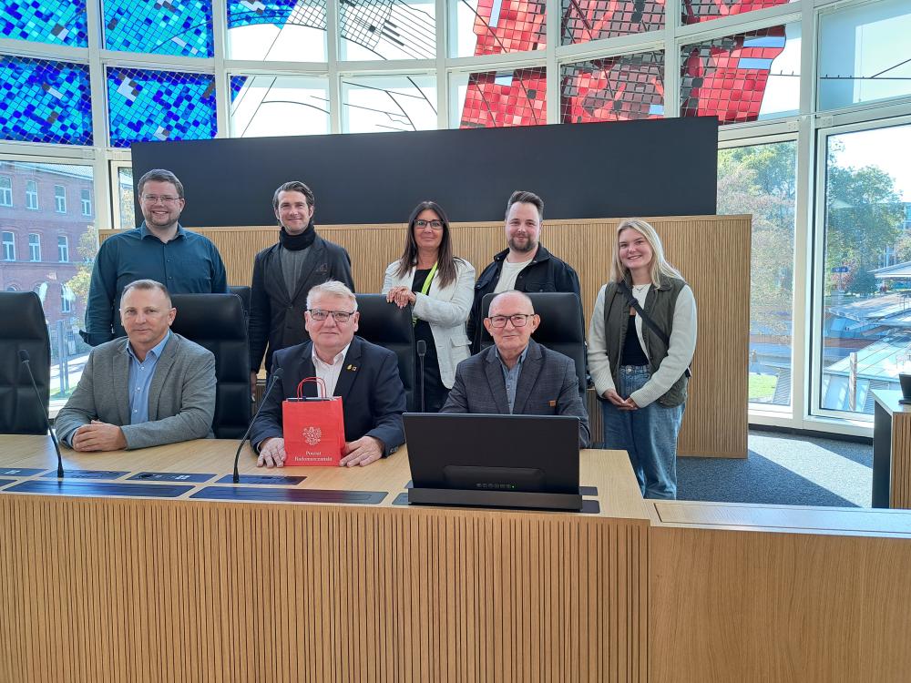 Die Partner:innen im Austausch mit Bürgermeister Schilff. (Foto: Kommende Dortmund)