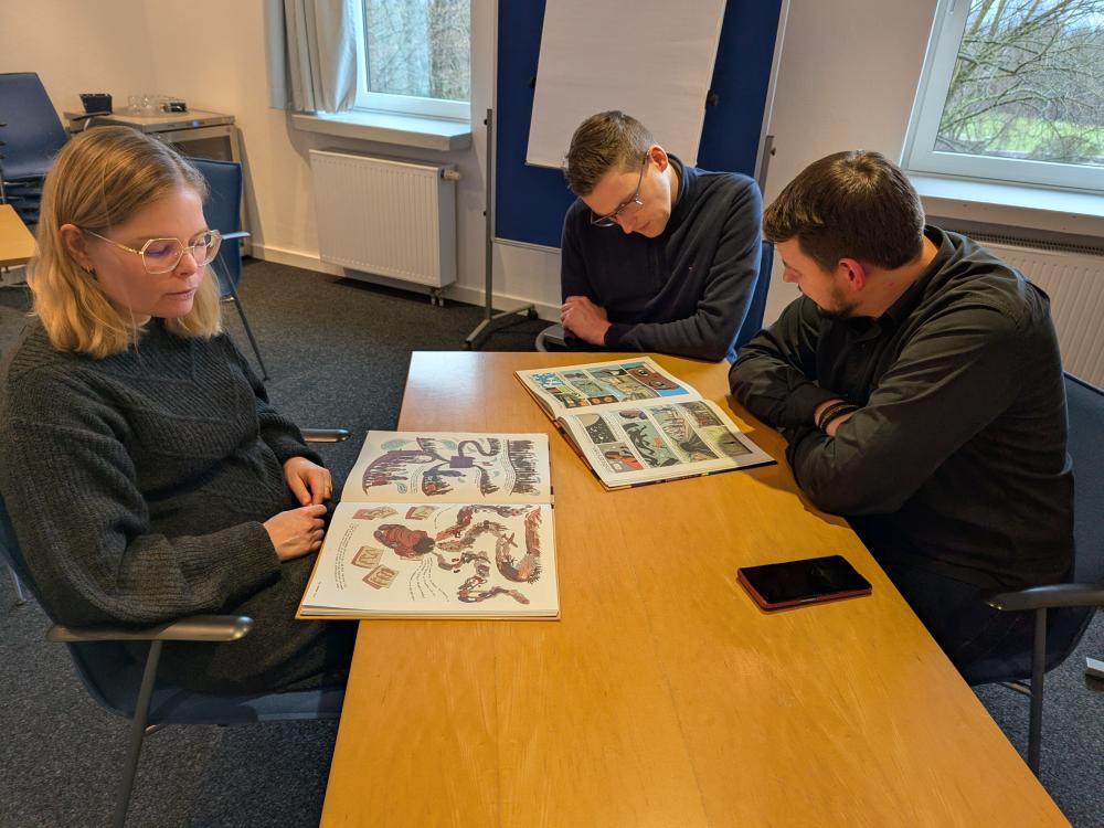 Authentische Comics führten auch künstlerisch in die Lebenslagen in der Illegalität ein.